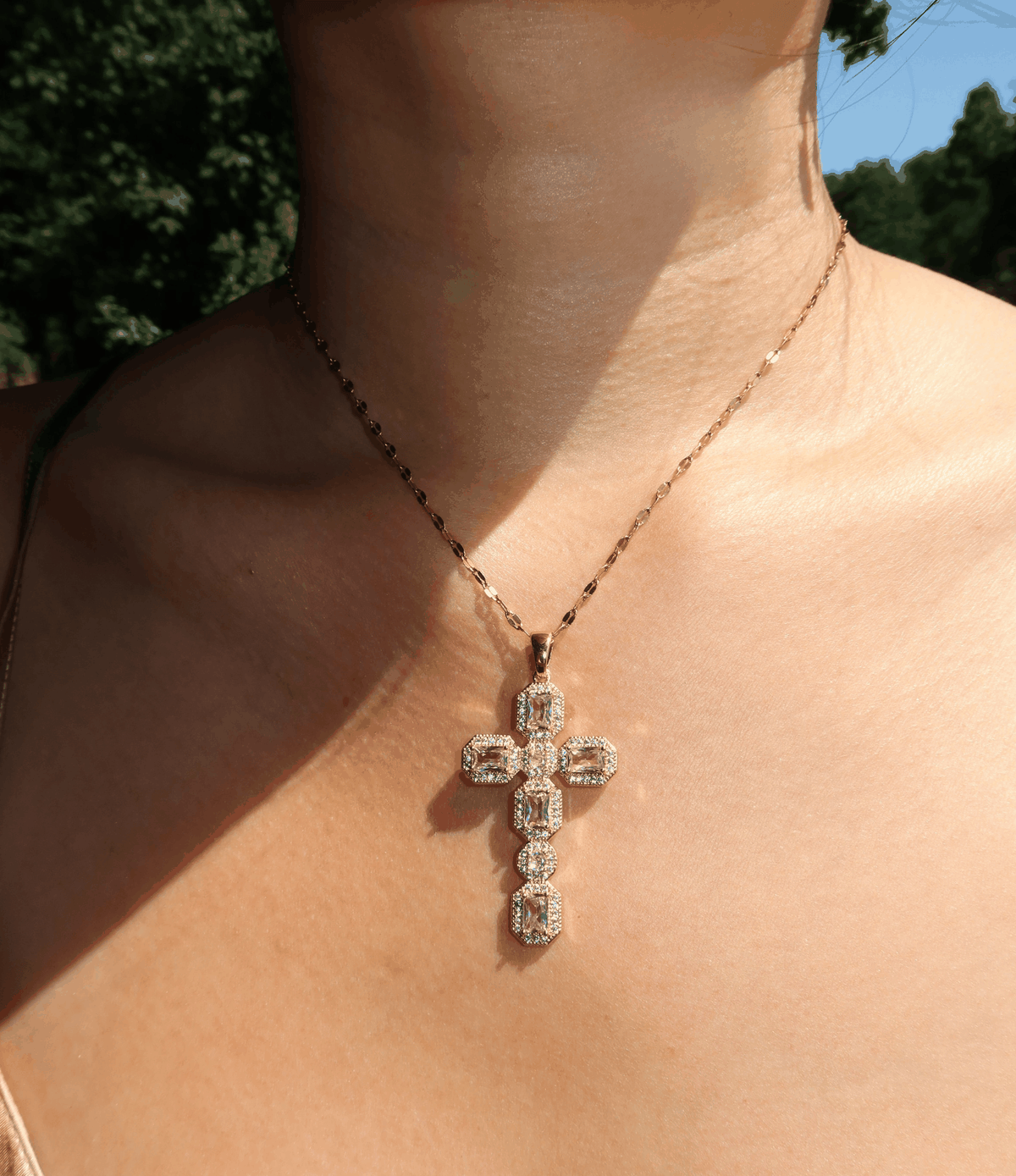 AMARA CROSS NECKLACE IN PINK