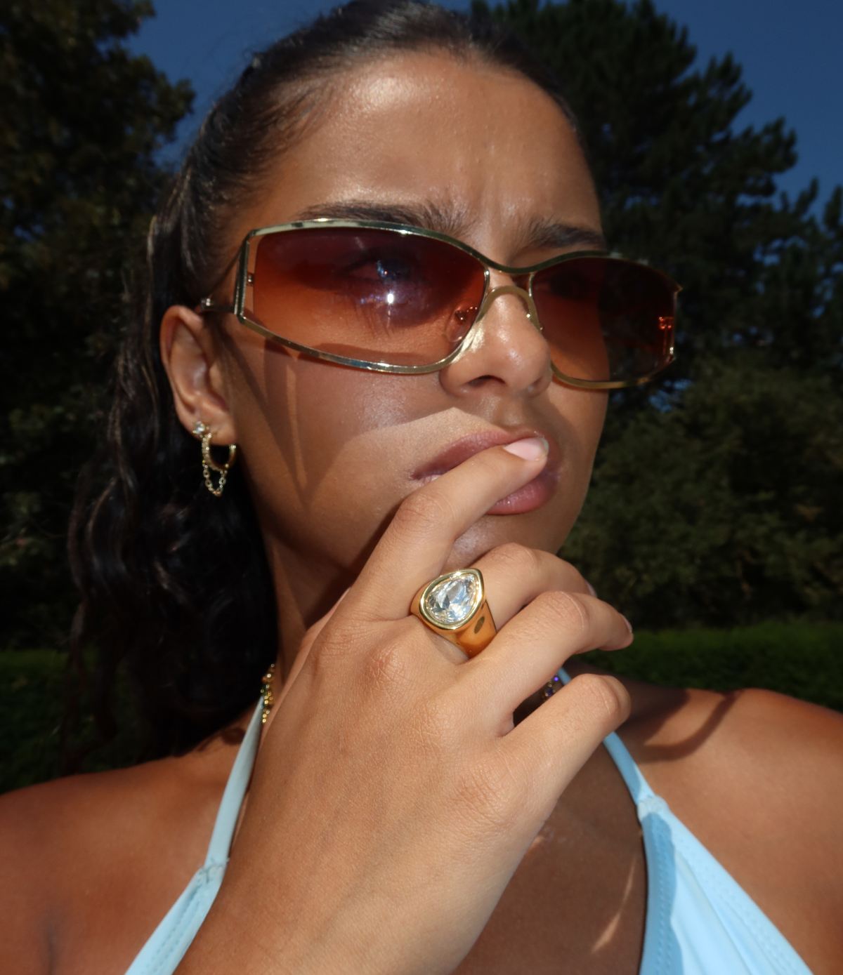TEARDROP RING IN WHITE