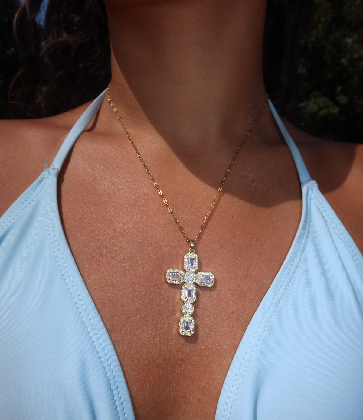 AMARA CROSS NECKLACE IN WHITE
