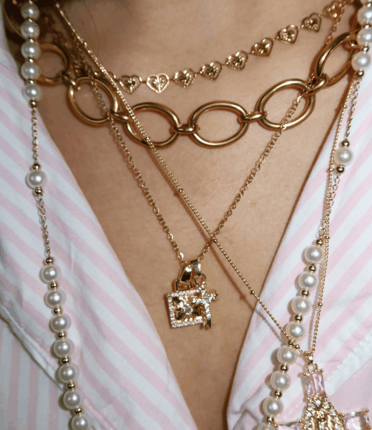 SOPHIA NECKLACE layered gold-tone chains, including oval links and a square crystal pendant with pearl accents