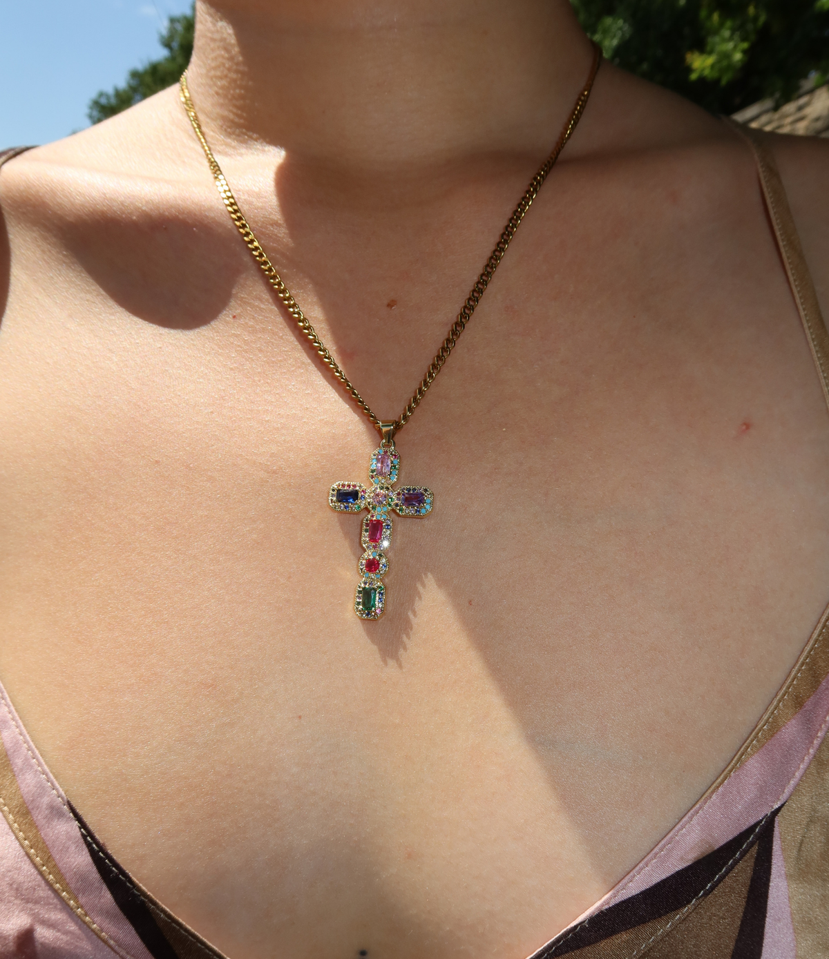 BLYTHE CROSS NECKLACE IN MULTICOLOUR