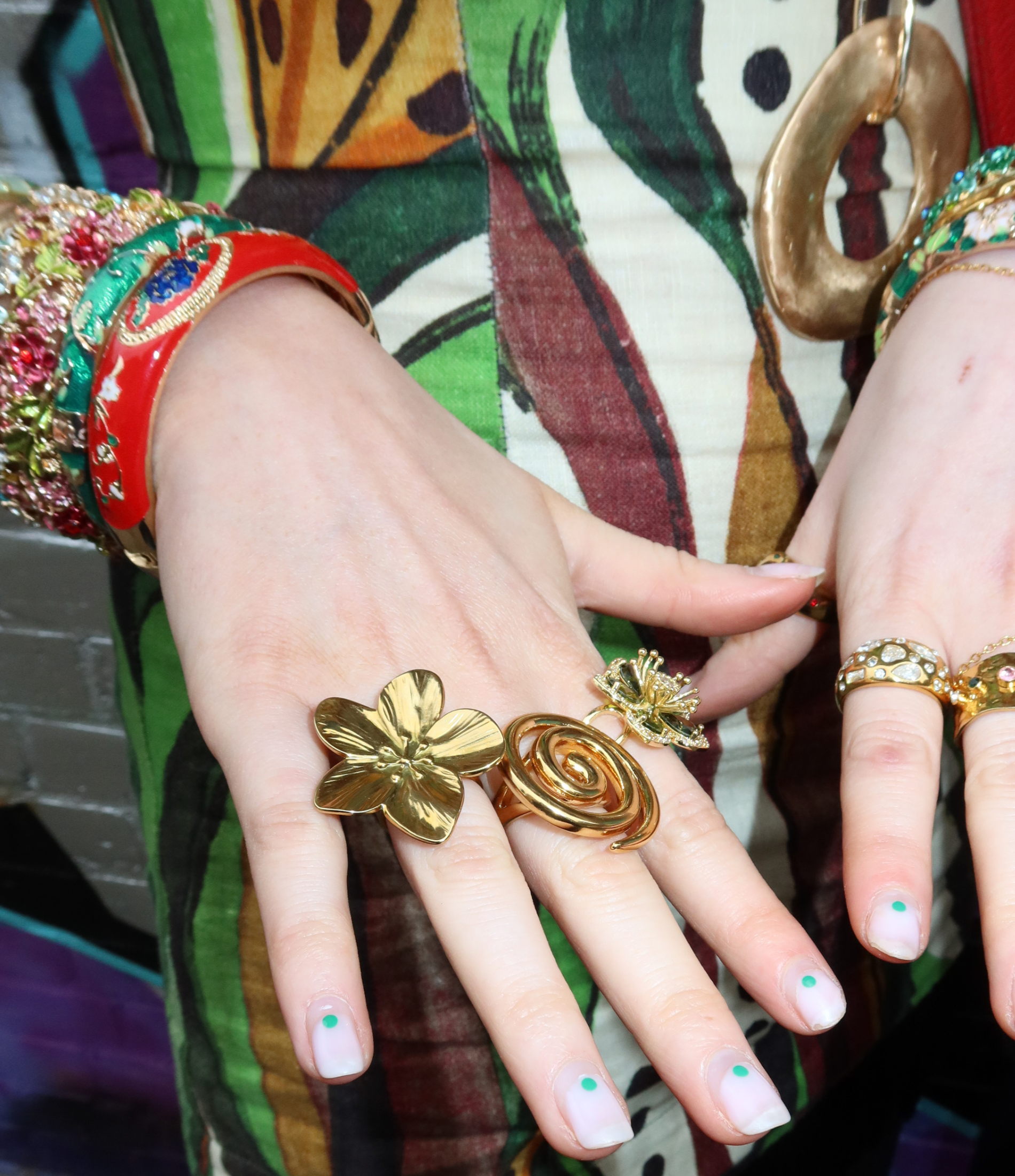 VENICE ENAMEL BANGLE IN RED