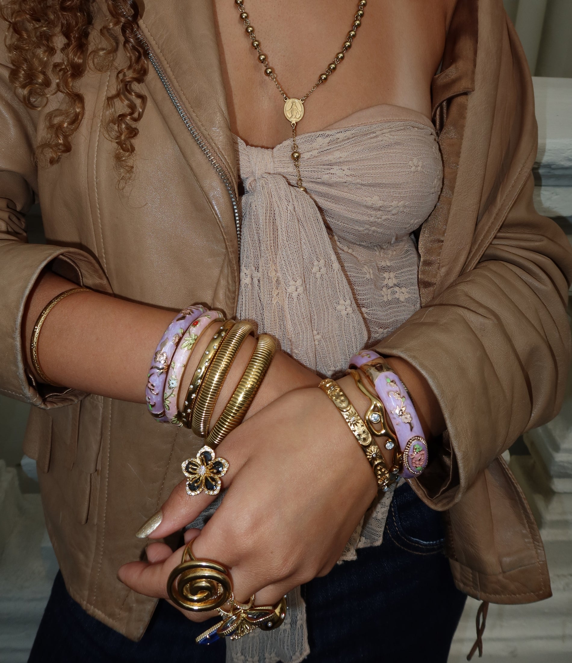 OLIVIA BANGLE IN WHITE