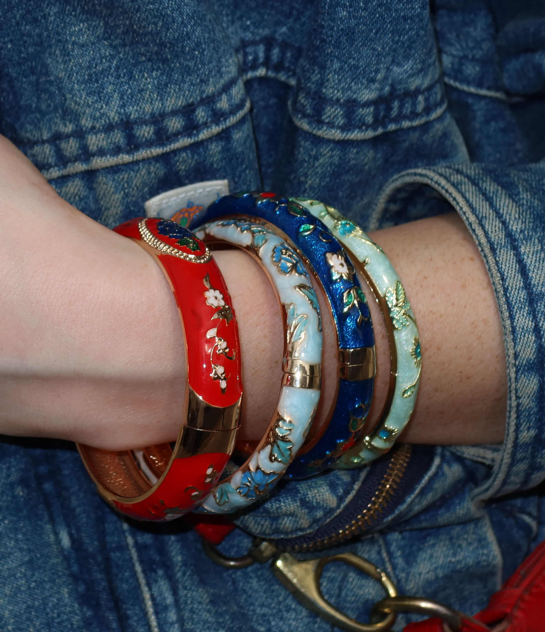 VENICE ENAMEL BANGLE IN RED