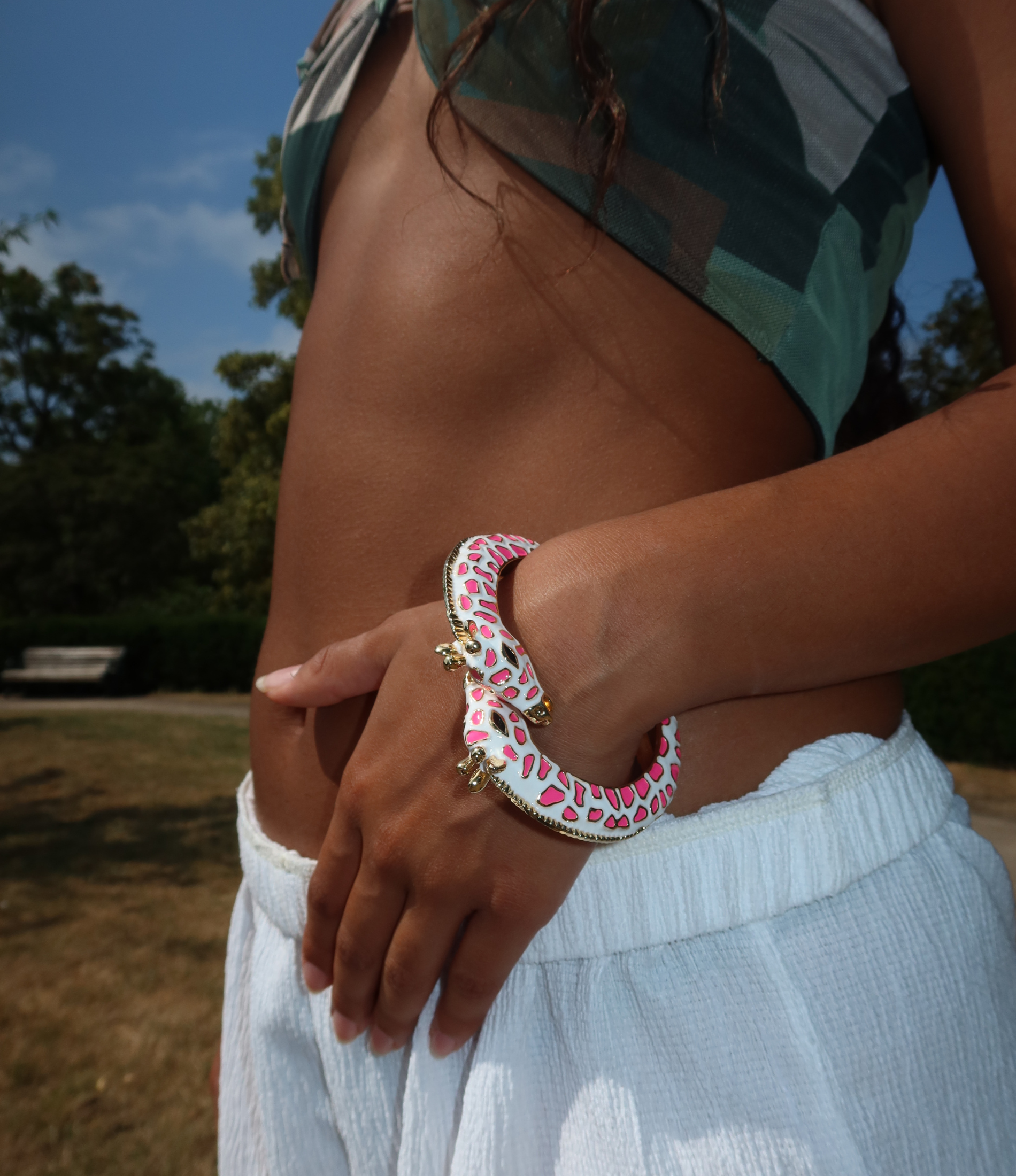 GIRAFFE BANGLE IN PINK
