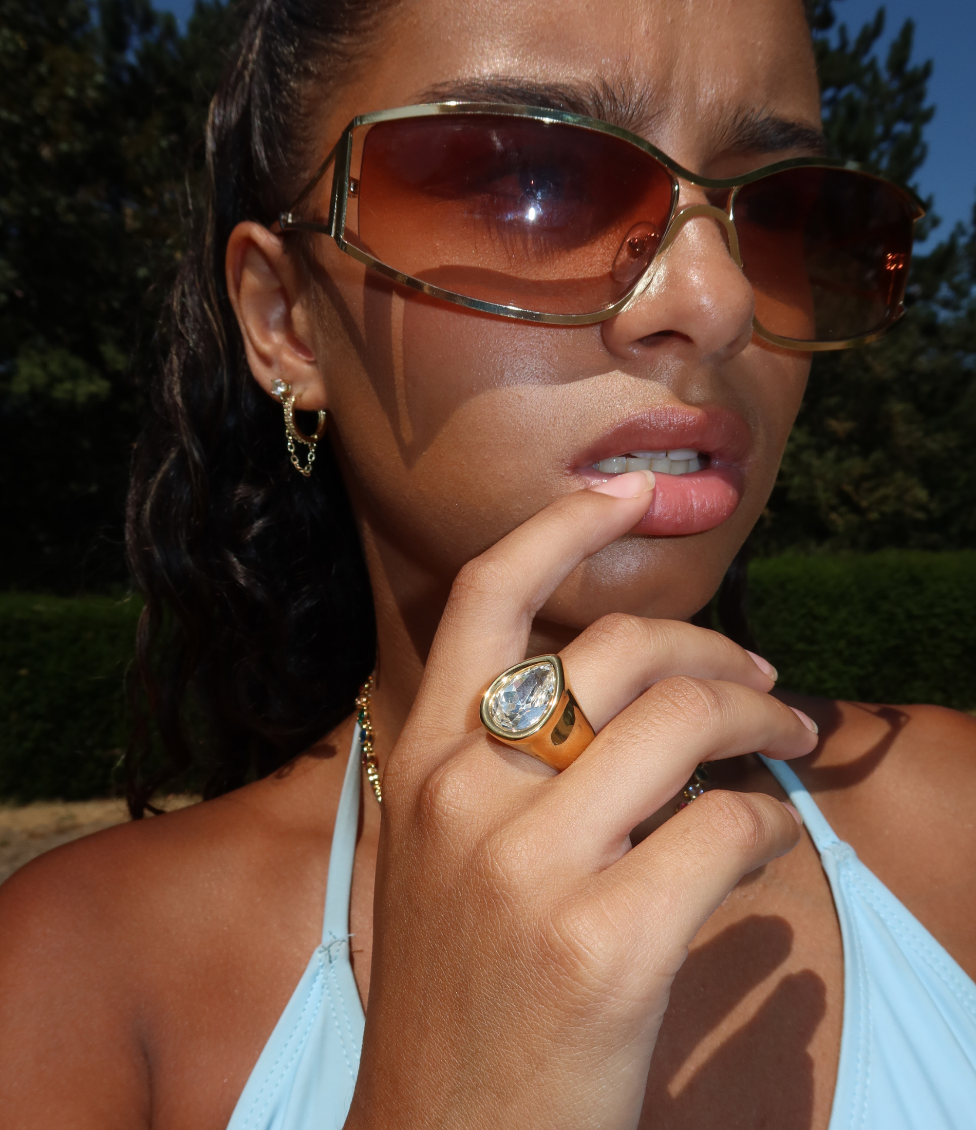 TEARDROP RING IN WHITE
