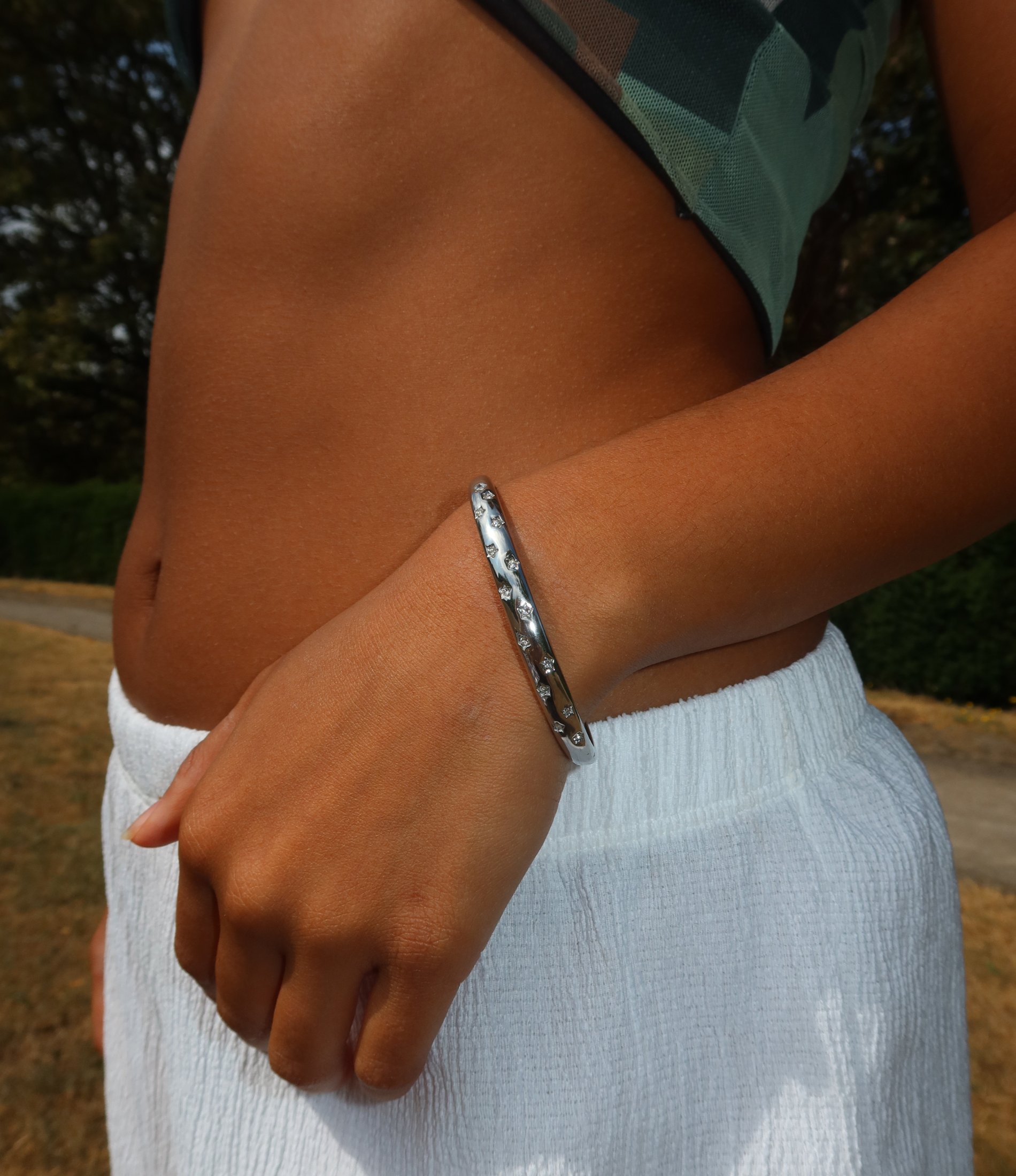 OLIVIA BANGLE IN WHITE