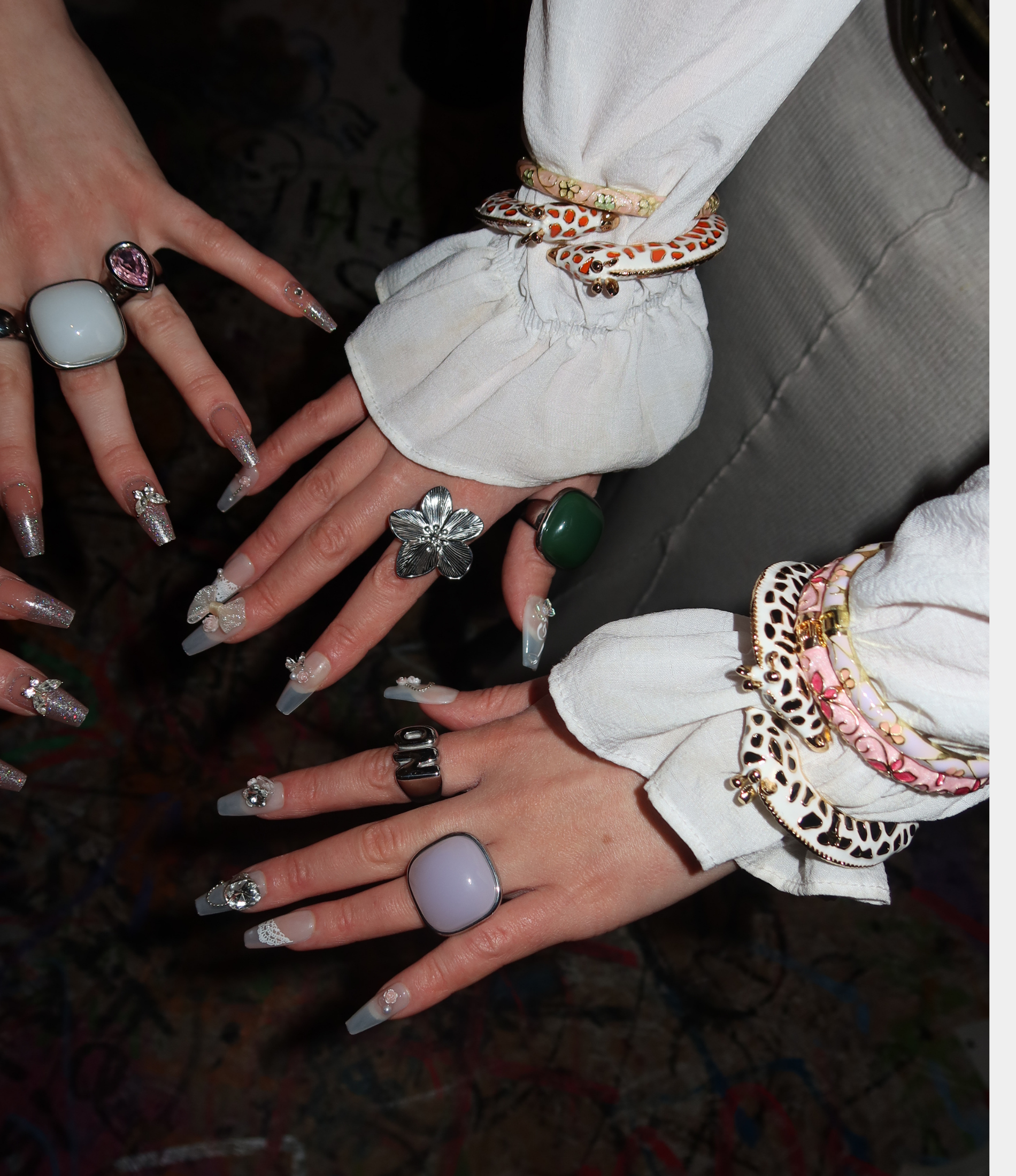 GIRAFFE BANGLE IN ORANGE