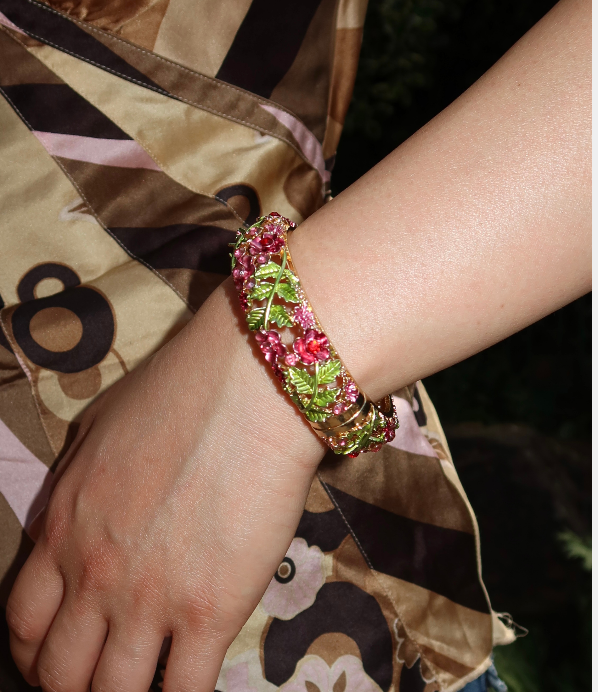 LA VIE EN ROSE BANGLE IN RED