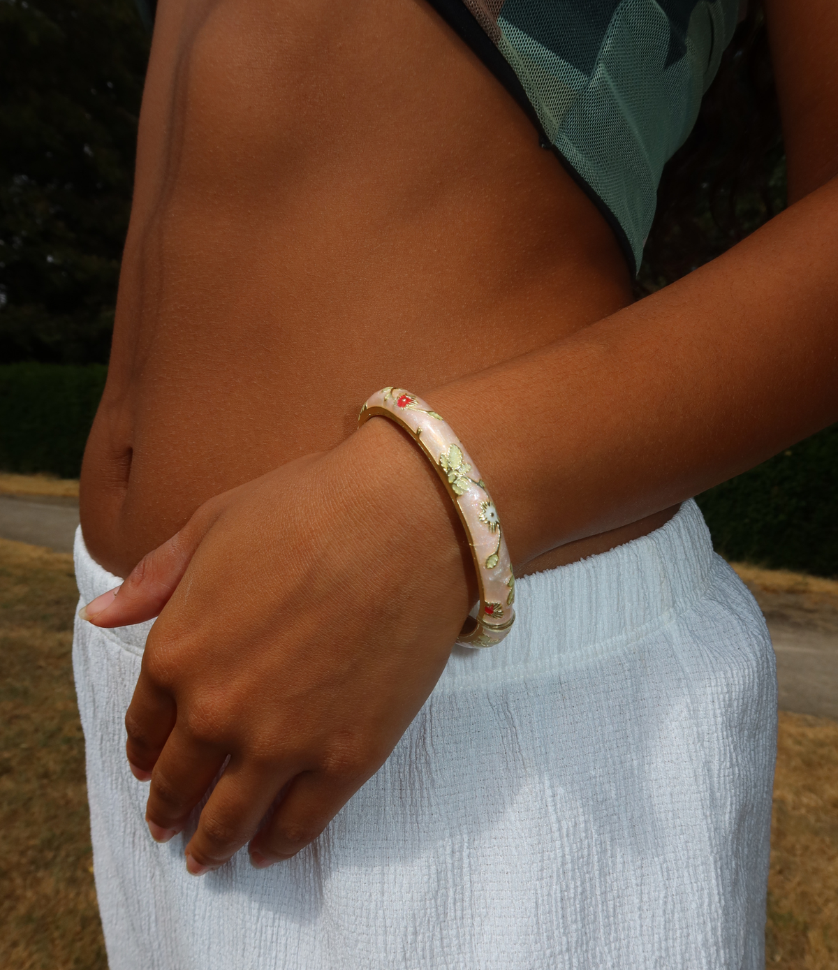 ENAMEL FAIRY BANGLE IN PINK