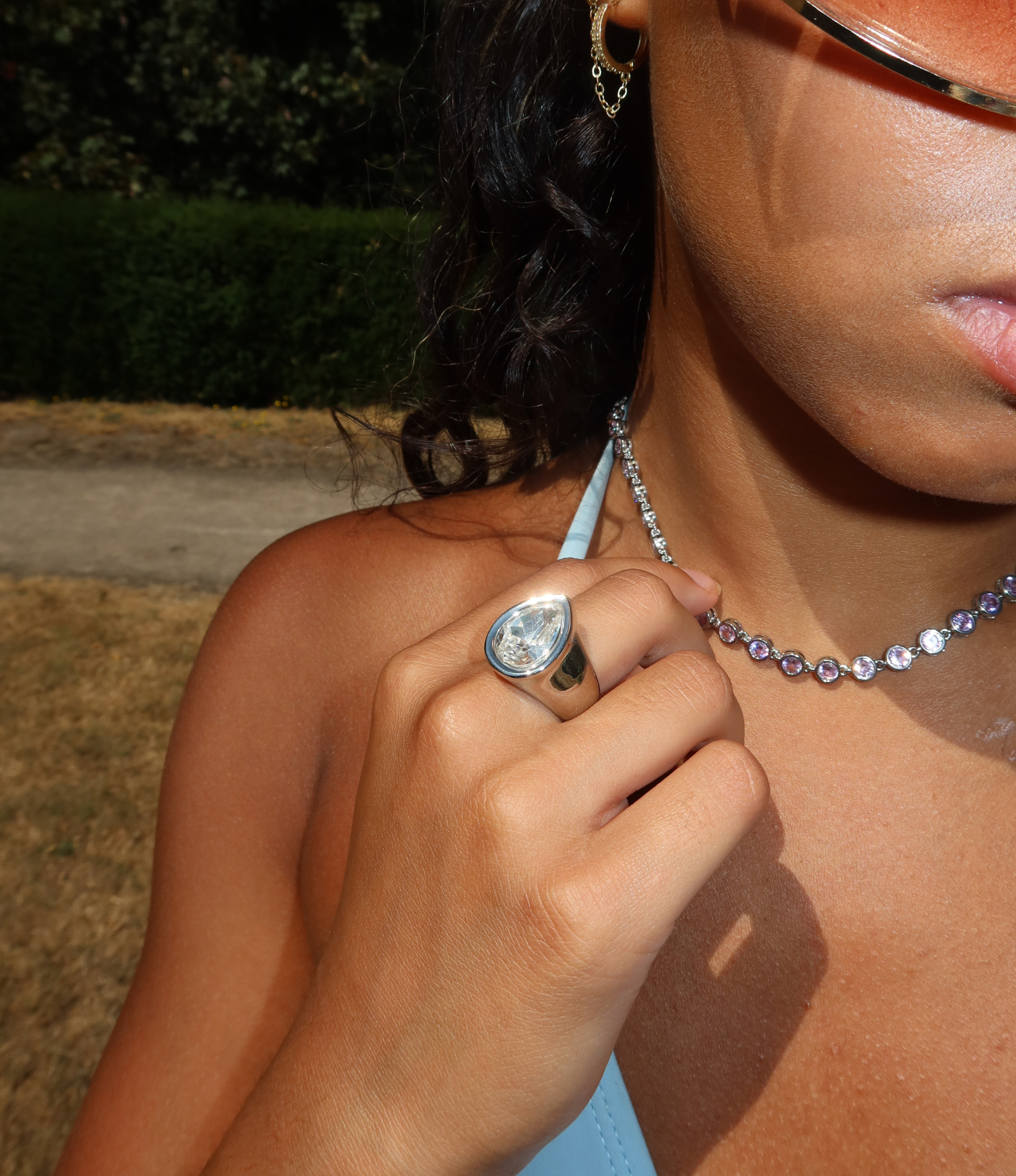 TEARDROP RING IN WHITE