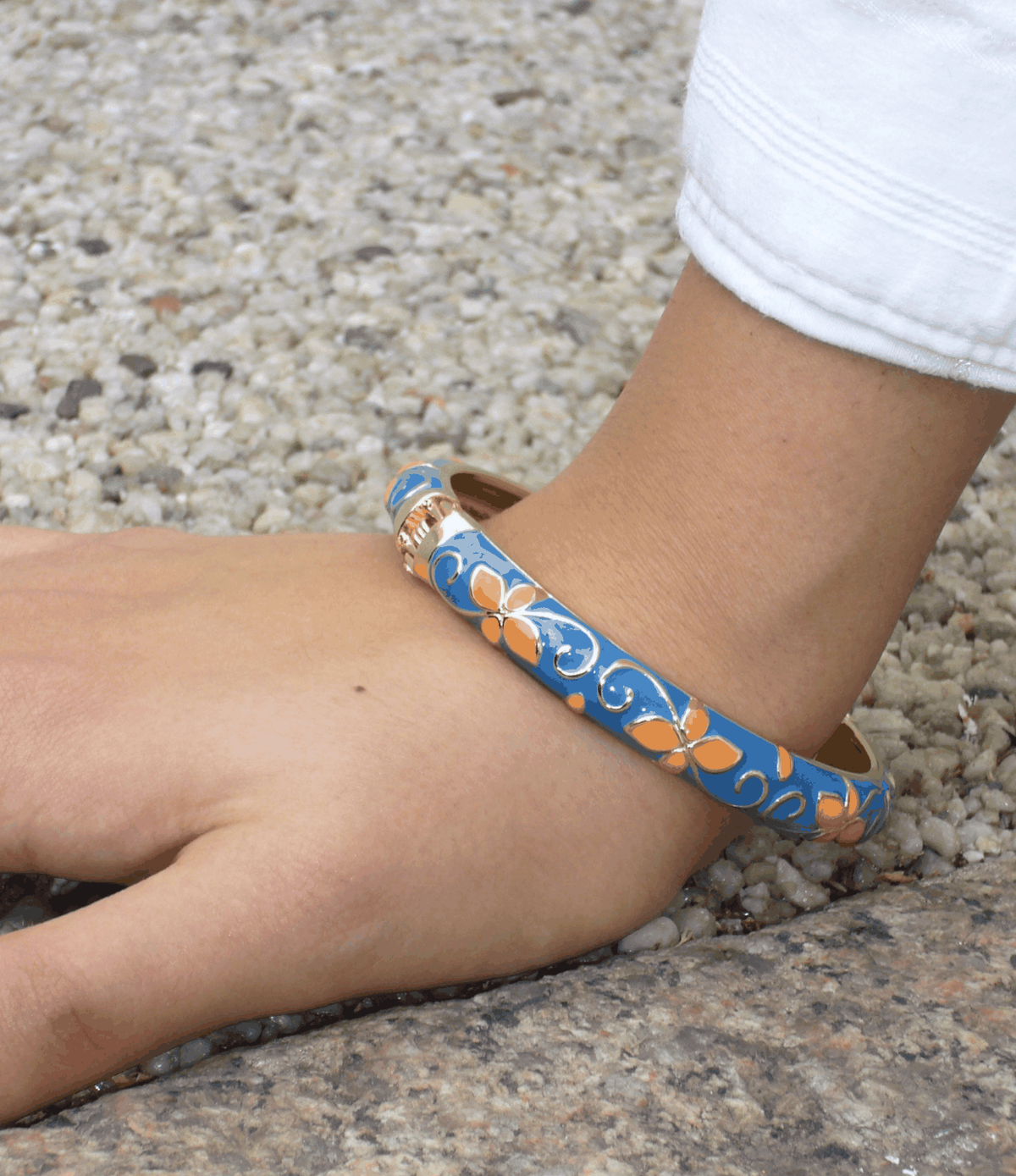 PRIMAVERA ENAMEL BANGLE IN APRICOT BLUE
