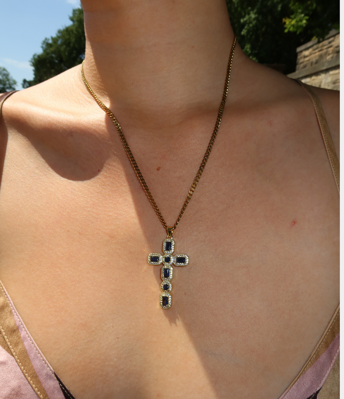 BLYTHE CROSS NECKLACE IN BLUE