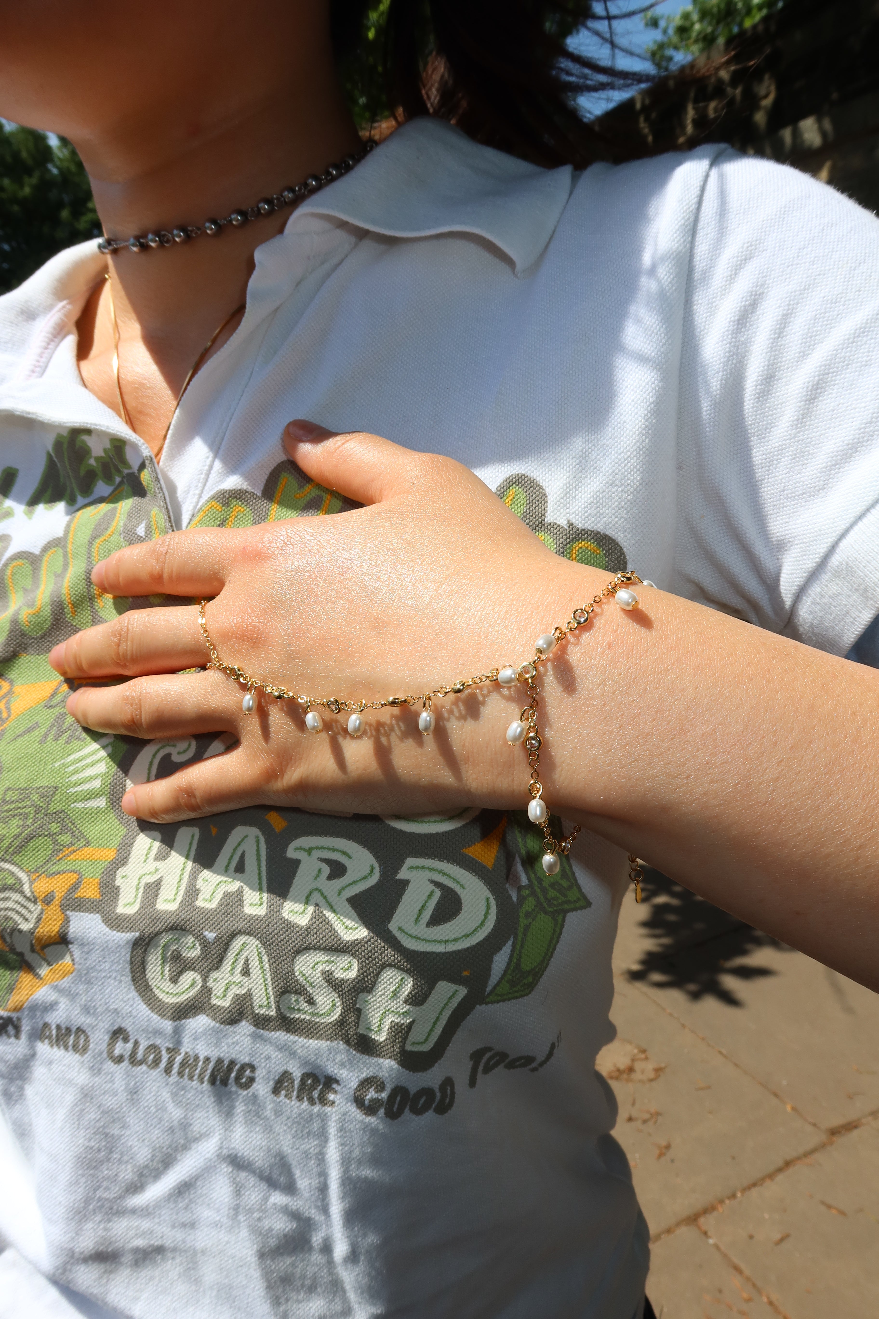 SHIMMER HAND CHAIN