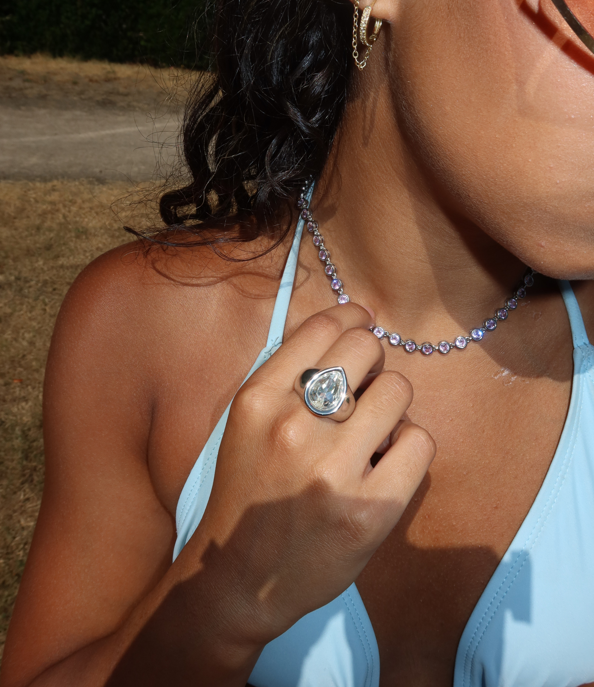 TEARDROP RING IN WHITE