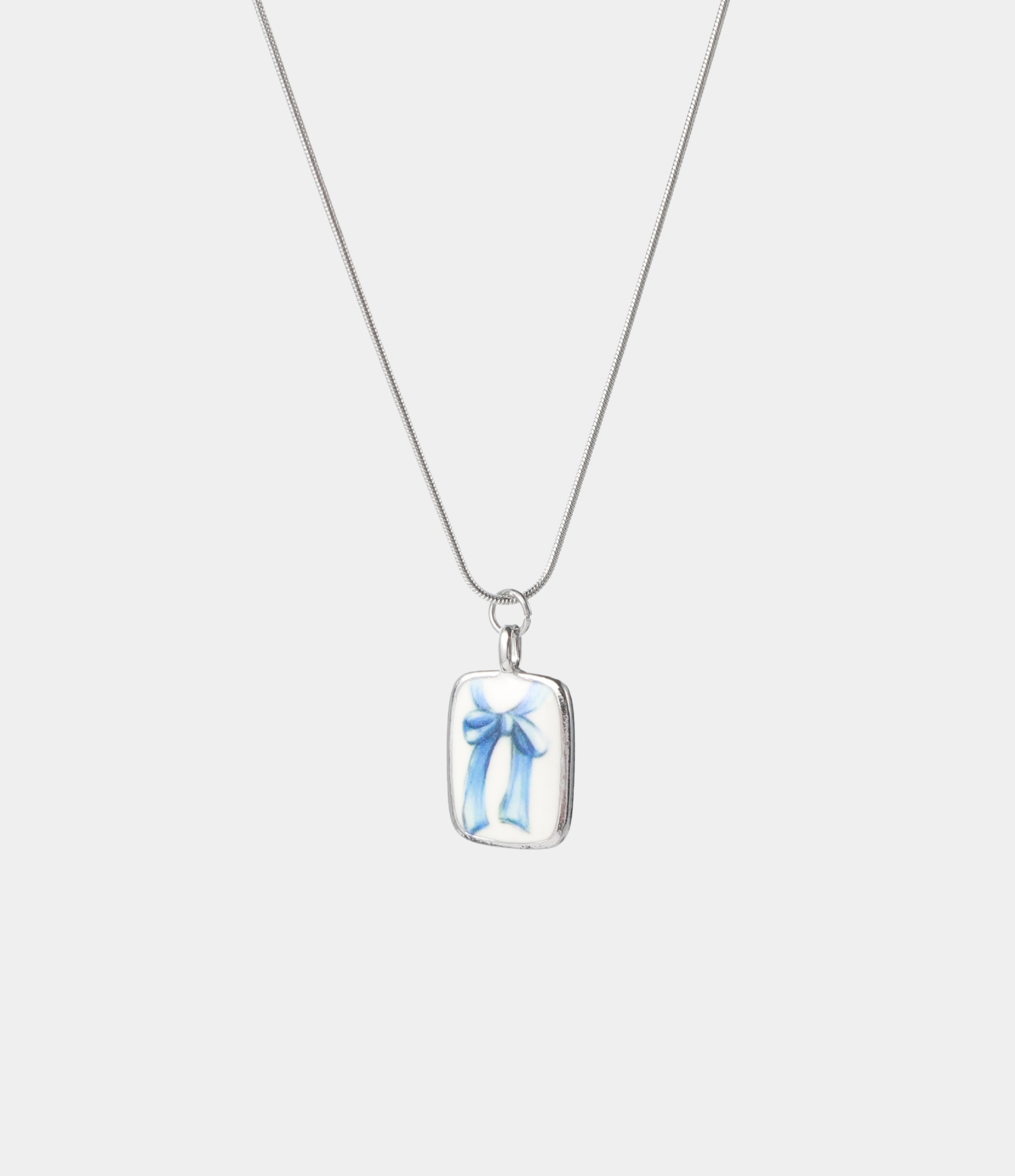 BOW CHARM NECKLACE