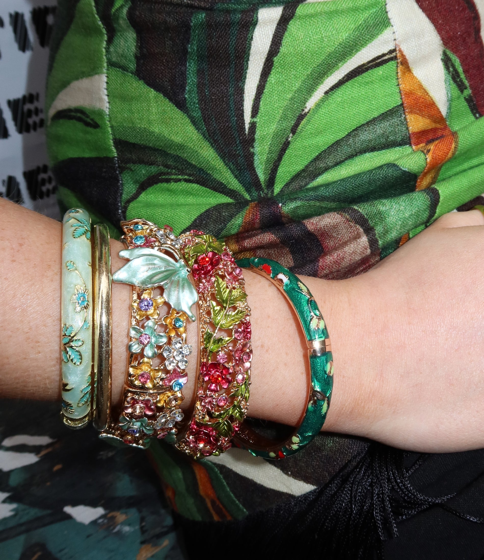 LA VIE EN ROSE BANGLE IN RED