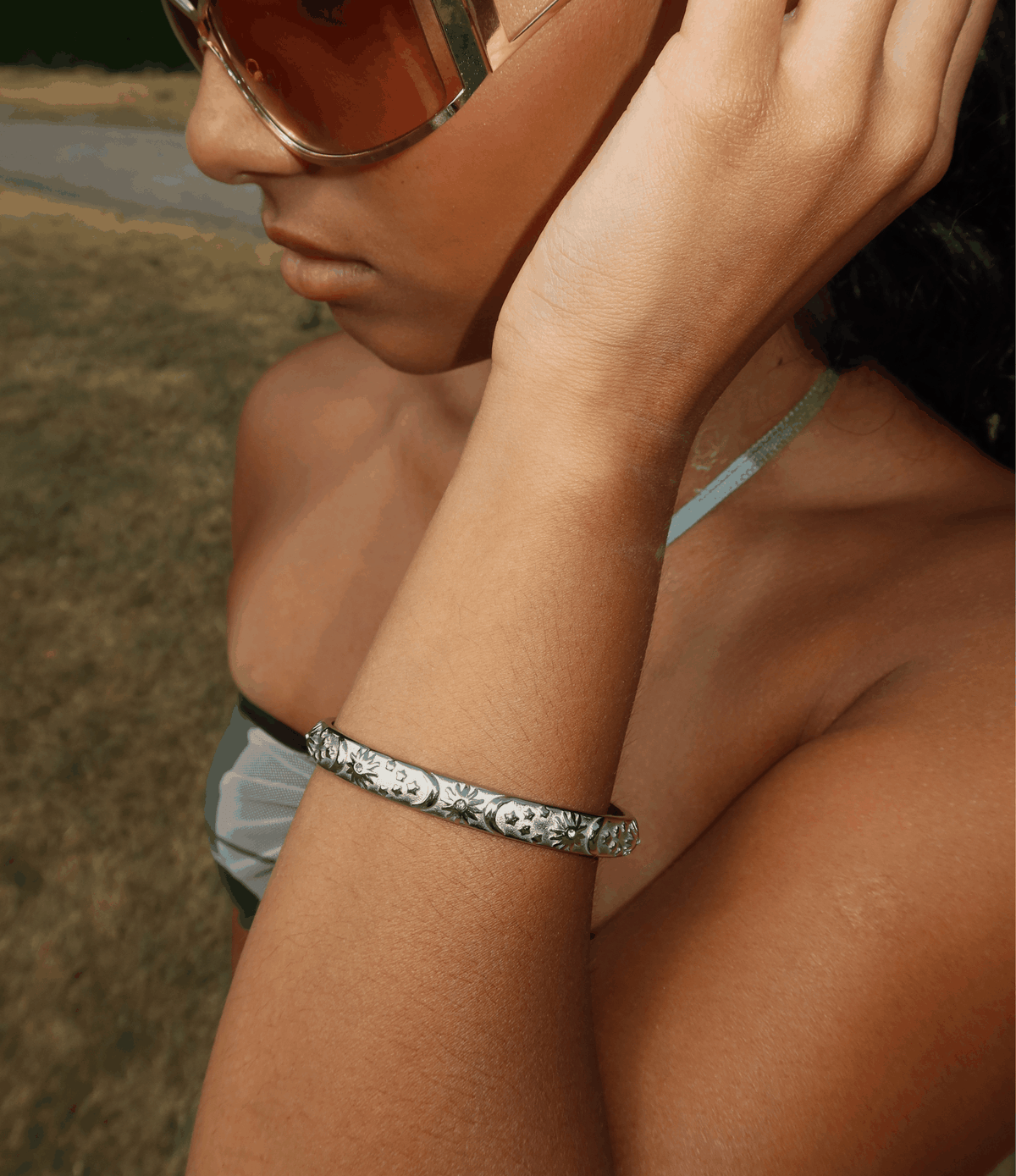Bangle bracelet, SELESTIA BANGLE IN WHITE, silver-toned metal with an engraved floral pattern and slim open-ended design.